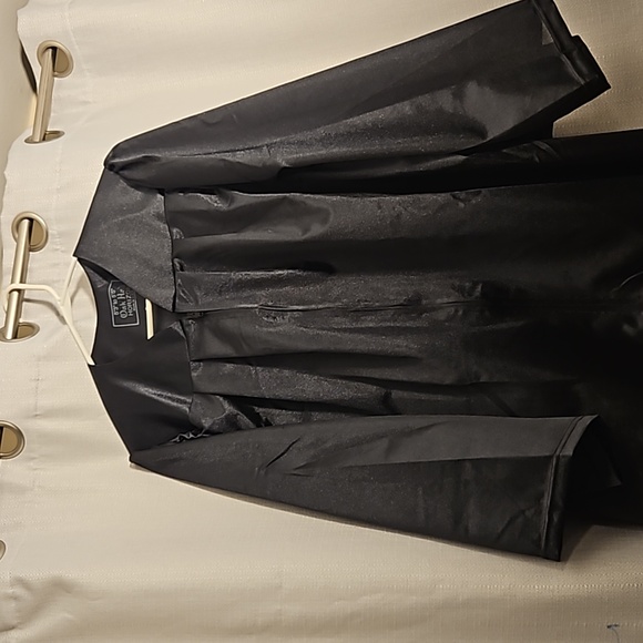 Oak Hall Horizon | 5'3" to 5'5" Black Zip Up Graduation Gown - Picture 4 of 5